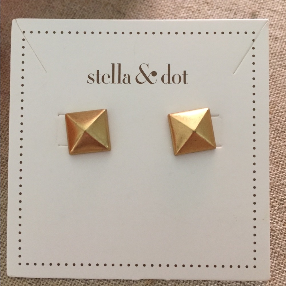 Stella and Dot Cleopatra Studs